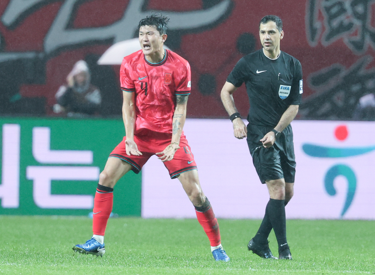 '에휴' 이래서 김민재를 못 팔아!→"연봉+보너스 올려줘" 생떼 시작…리…