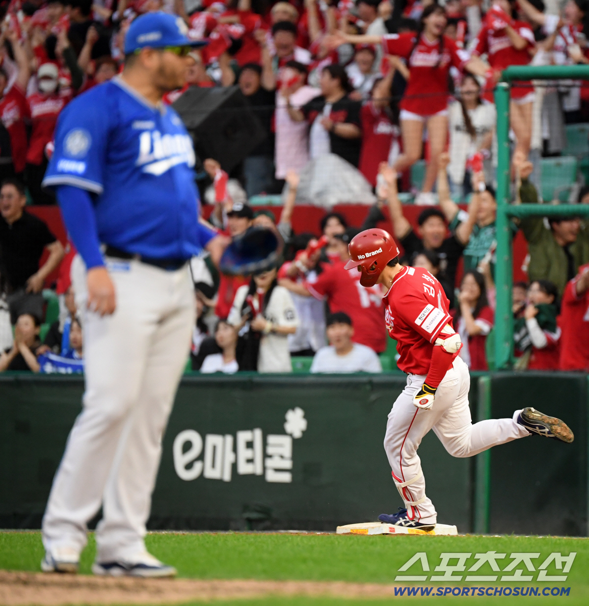 김유동→유두열→김성욱, 가을야구 판도 바꾸는 '특급 저격' 뜬금 홈런포 …