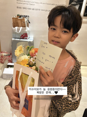 임창정 넷째子, 8세의 '잘생김'...수트 입고 피아노 치는 훈남 