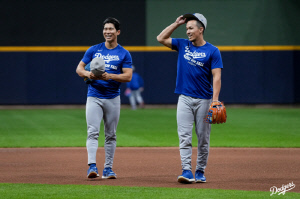 '러싱 대신 김혜성 최종 선택?' 웃으며 전세기 탑승 → 도착 하자마자 훈련 완료…로스터 진입 ↑