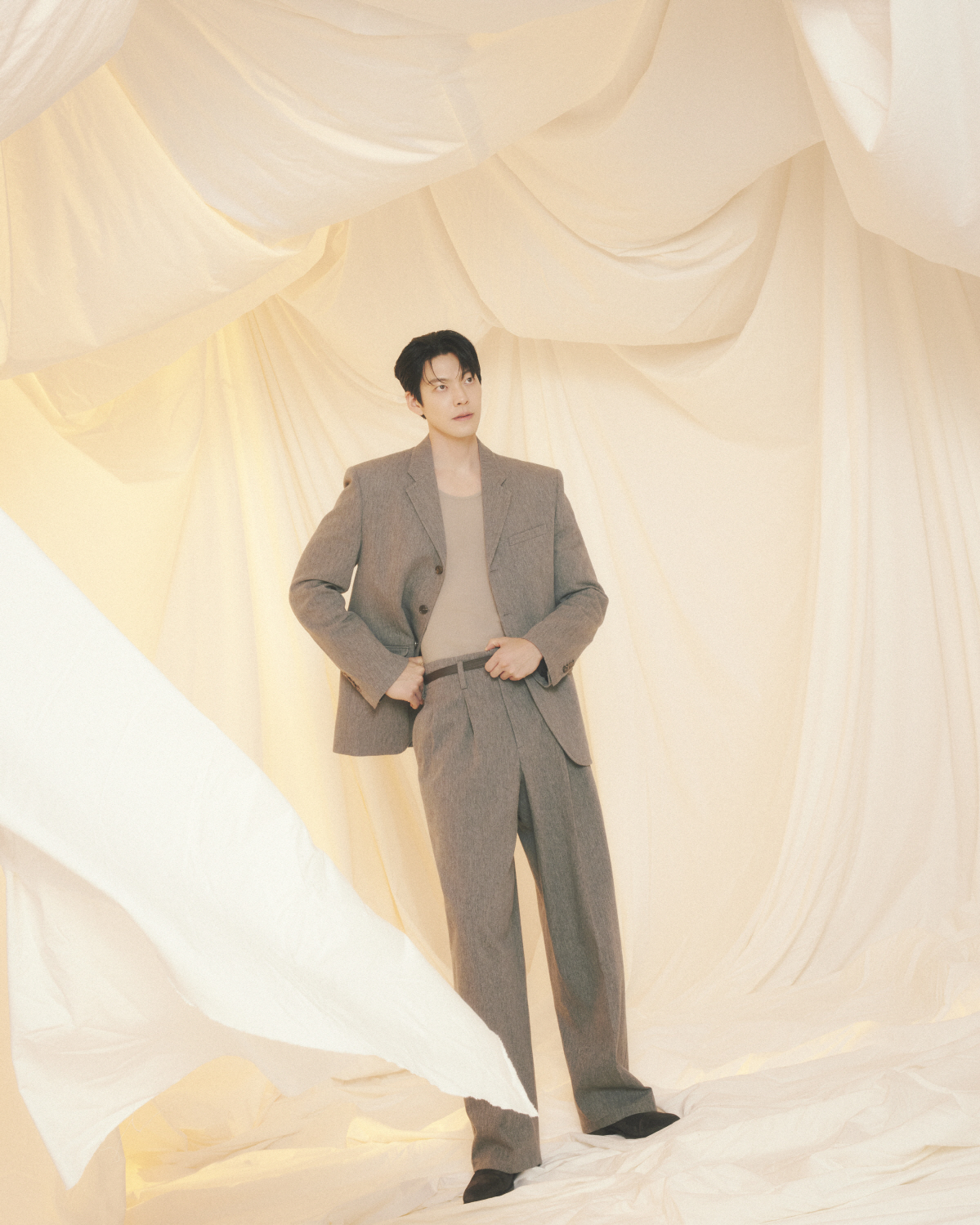[인터뷰②] '다 이루어질지니' 김우빈 "똑단발 '더 글로리' 문동은 패…