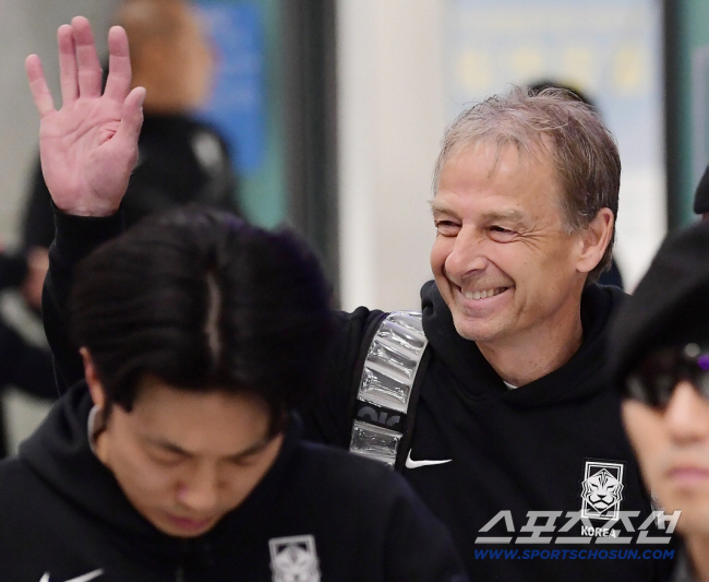 '형이 그러니 불안한데' 韓 망친 역대 최악의 감독, 2150억원 사나이…