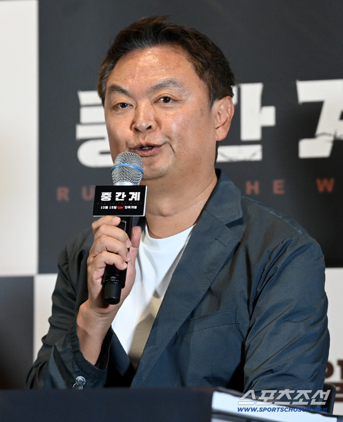 '중간계' 강윤성 감독 "6년만 스크린 복귀작인데 AI영화? 떨리면서도 생각이 많아져"