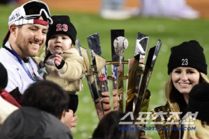 '진짜 제2의 켈리다.' 오스틴 아내 출산 코앞인데 한국 남기로. 