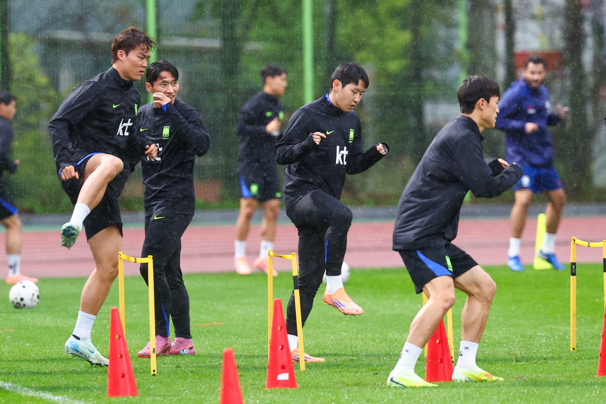 '오대영' 홍명보호, 실험은 계속돼야 하고→더 얻어맞아야 한다…단 '방향…