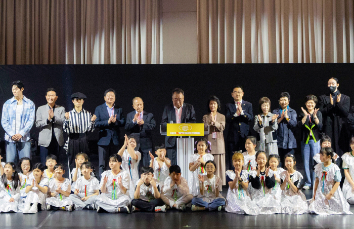 세계시민 100명과 국내 댄서들의 환상적 무대 '2025 K-Wave Dacne Festival' 성황리 폐막