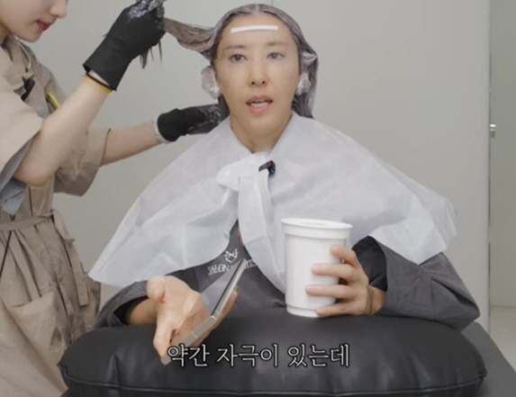 '56세' 김완선, 무리한 탈색 후 후유증 고백 "며칠간 너무 아파"