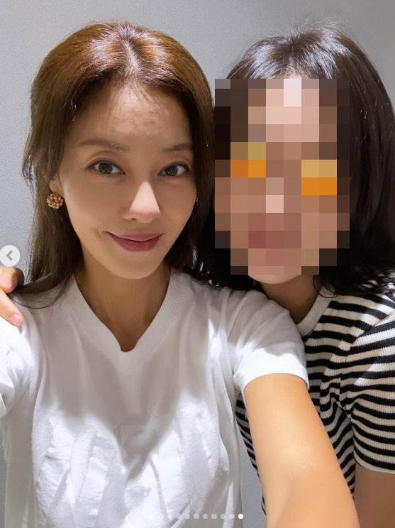 '돌돌싱' 이지현, 미용사 변신한 보람 있네...손님이 반찬 선물까지