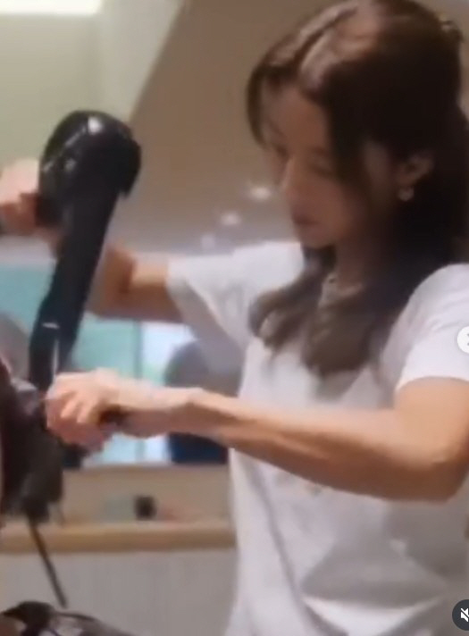 '돌돌싱' 이지현, 미용사 변신한 보람 있네...손님이 반찬 선물까지