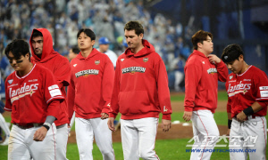 '4차전 필승 각오' 이숭용 감독 