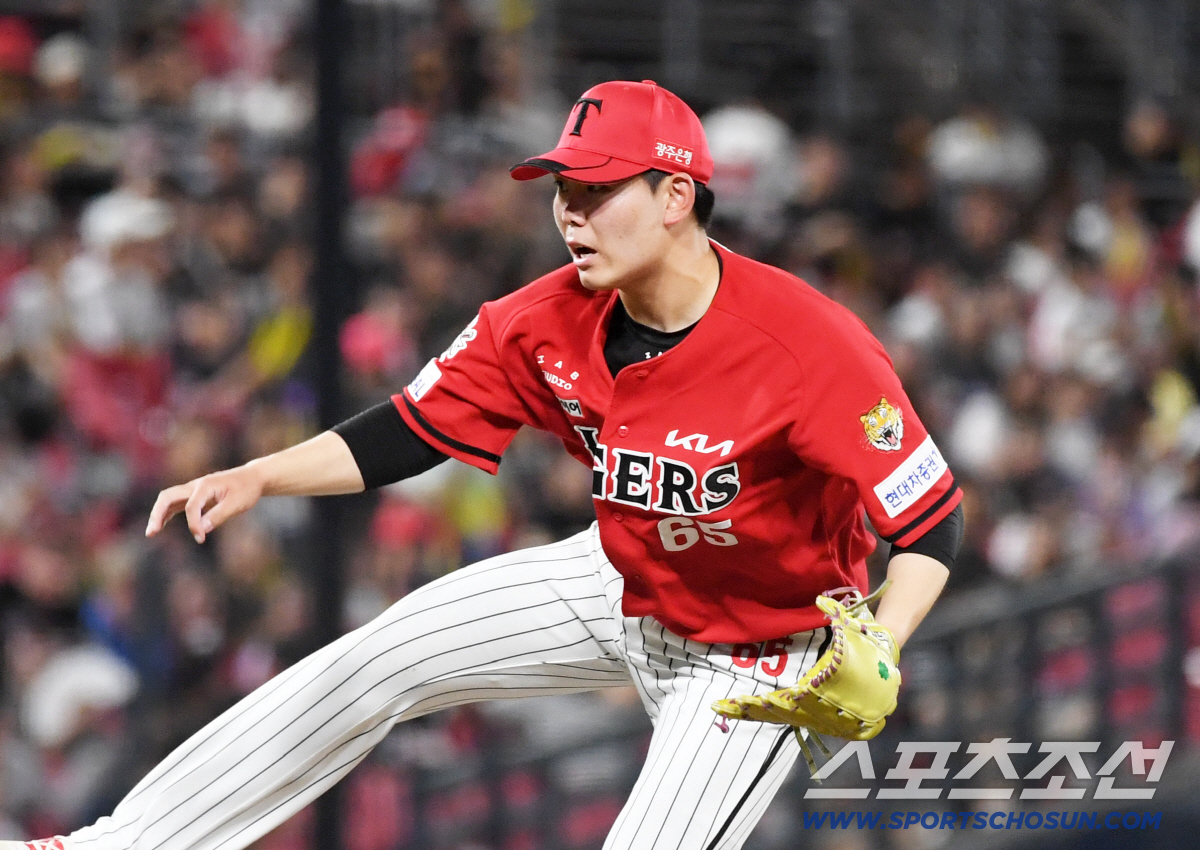 'ERA 1.55→첫 태극마크' 역대급 신인 등장, KIA 유일한 위로였…