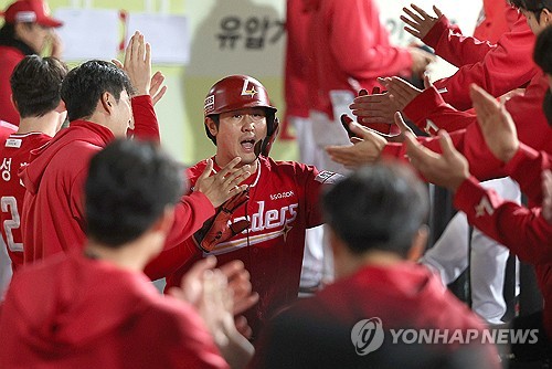 SSG 최정 "올해는 계속 헤매…그라운드서 쓰러진다는 마음으로"