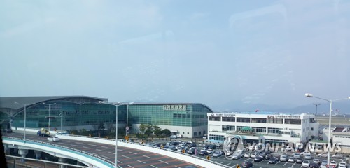 "450만명 이용 김해국제공항 긴급여권 발급창구 신설해야"