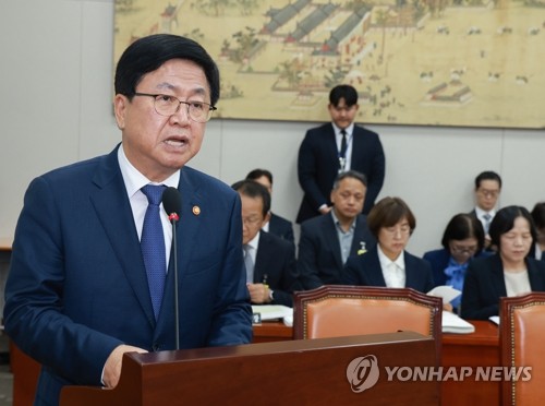 교육장관 "거점 국립대 중심 지방대학 경쟁력 제고"