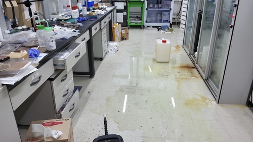 한국과학기술연구원 전북분원에서 질산 2ℓ 누출…연구원 다쳐
