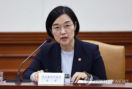 한성숙 중기장관, 2차관 내정설에 "소상공 전문가 와야"