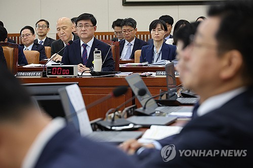 기후부 출범 직후 국감에…"과목도 모르고 시험"·"尹정부 국감"
