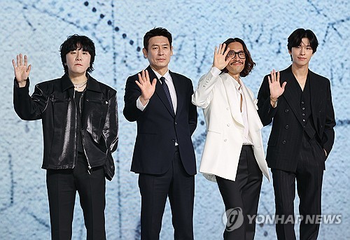 '굿뉴스' 변성현 감독 "슈트 입은 설경구, 꼴 보기 싫었죠"