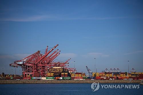 미국도 中선박에 입항 수수료 징수 개시…미중 서로 부과