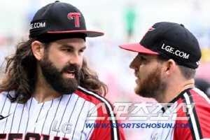 국내 선수도 당연한 출산 휴가인데... 또 LG 외인이 반납했다니. 감동한 염갈량 