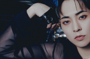 시우민, '오버드롭' 콘셉트 포토 공개…시크한 매력