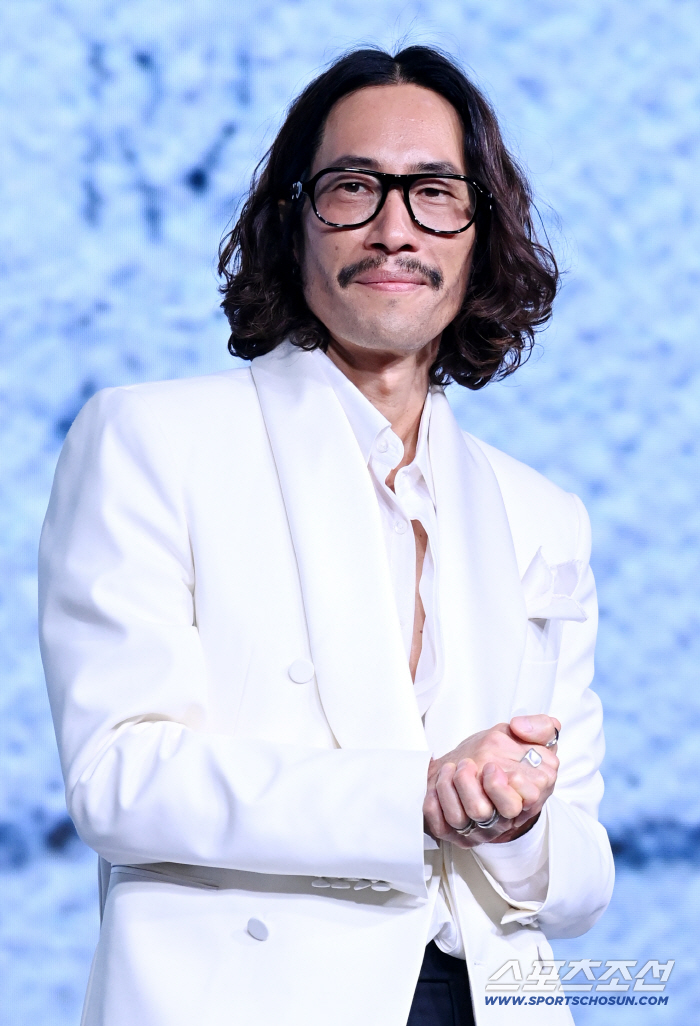 '굿뉴스' 류승범 "변성현 감독, '오케이' 받을 때까지 집에 안가…12시간 기다려"