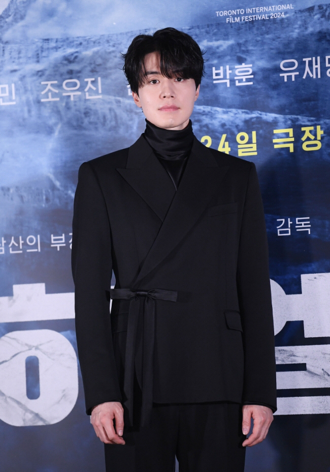 [공식]"비행기서 접근, 부적절한 내용 편지"…이동욱, 도 넘은 사생활 …