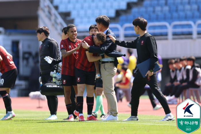 '부천 사령탑으로 200경기' 이영민 감독 "승격을 위해 최선…그게 최종…