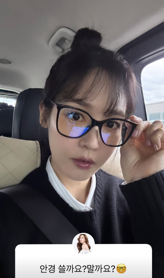 '남편 석방' 성유리, 과감한 이미지 변신..앞머리에 안경 "쓸까요? 말…
