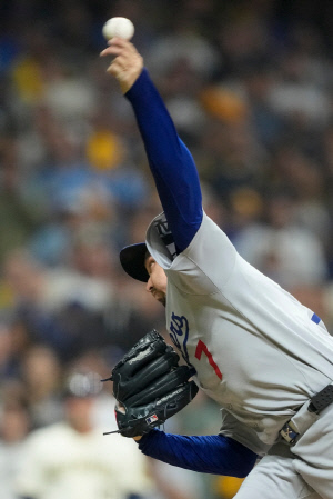 'PS 역대 최초-최초-최다' 다저스 2606억 잭팟, 로버츠 완전히 반했다 