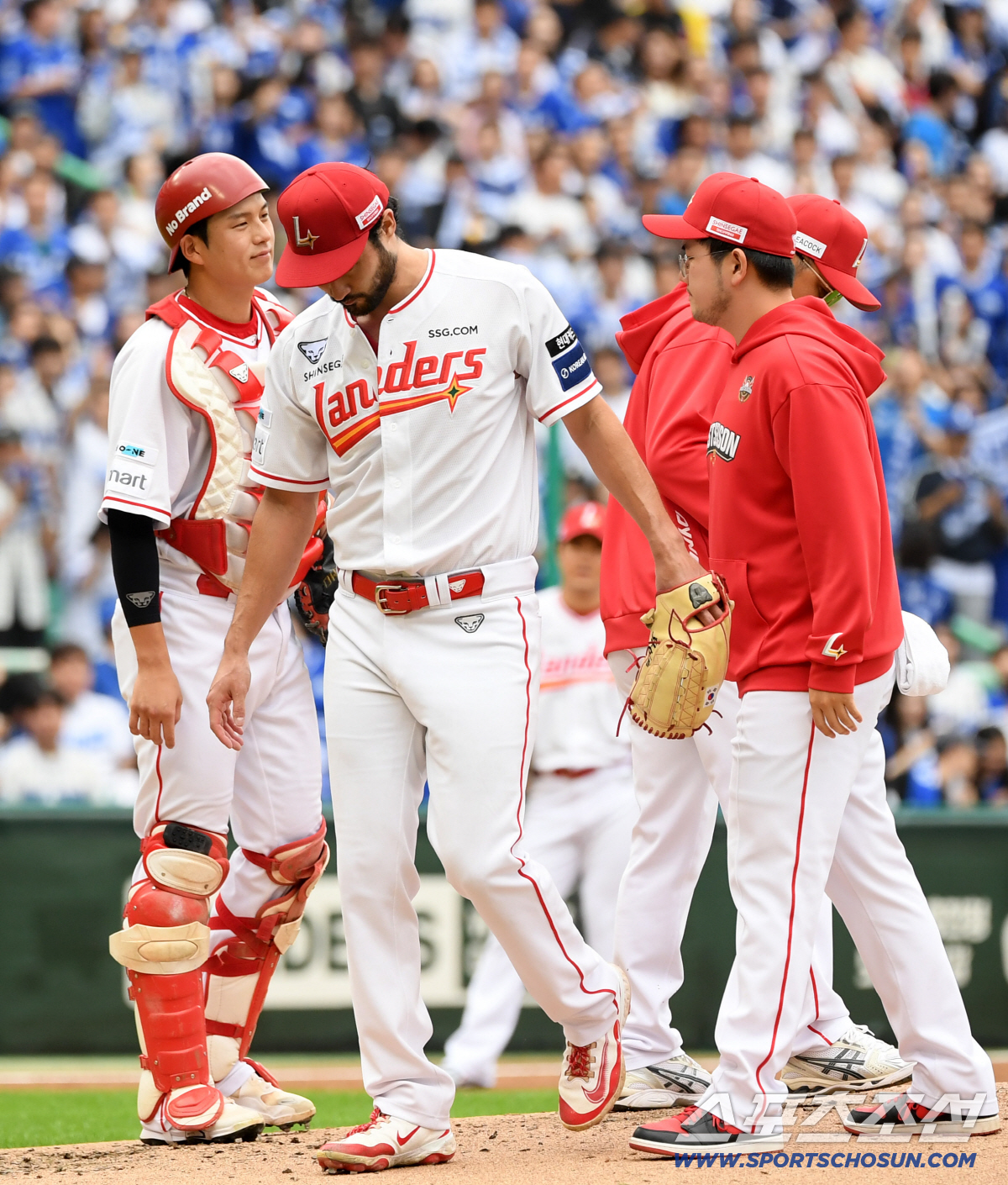 "드릴 말씀이 있습니다" 자존심 구긴 14억 투수의 간청, 4차전 변수 …