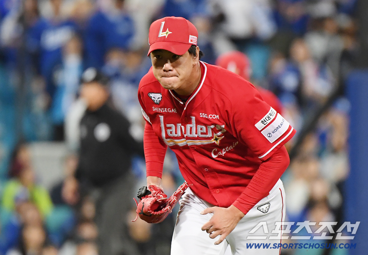[포토] 1회 무실점으로 마친 김광현