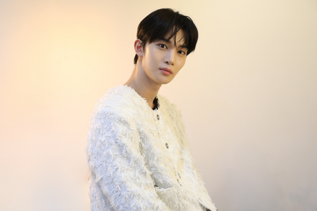 [인터뷰①]배진영 "그룹 활동하면서 솔로 아이디어, 부담되지만 기뻐"