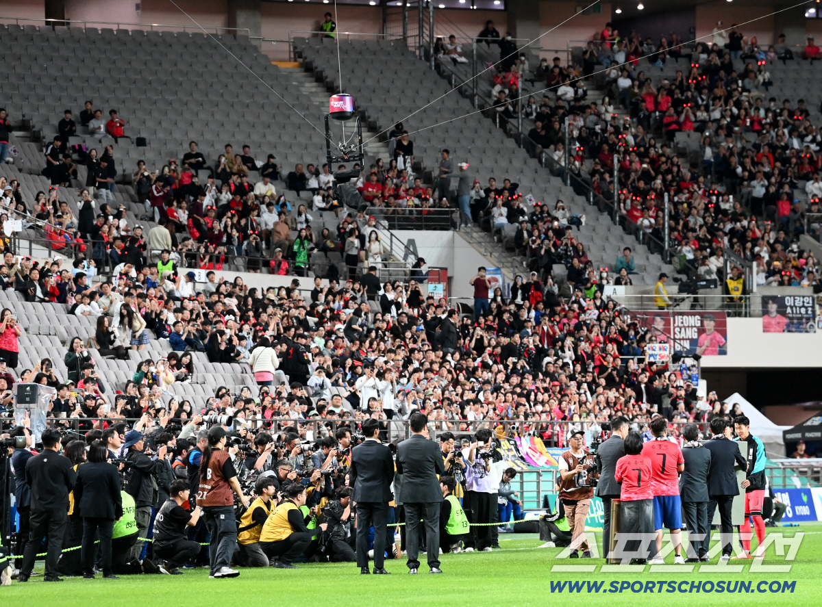 [현장에서]'韓 축구 새 역사' 손흥민, 차범근에게 건네받은 '한국 축구…