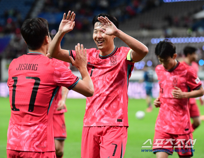 2경기 연속 무득점 아쉽지만...집중 견제에도 활용 방안 보여준 손흥민, 'SON톱'이 가진 또 하나의 가능성[파라과이전]