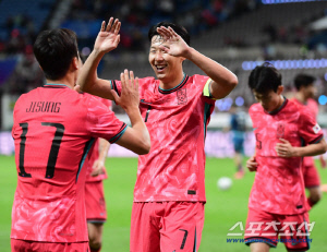 2경기 연속 무득점 아쉽지만...집중 견제에도 활용 방안 보여준 손흥민, 'SON톱'이 가진 또 하나의 가능성[파라과이전]