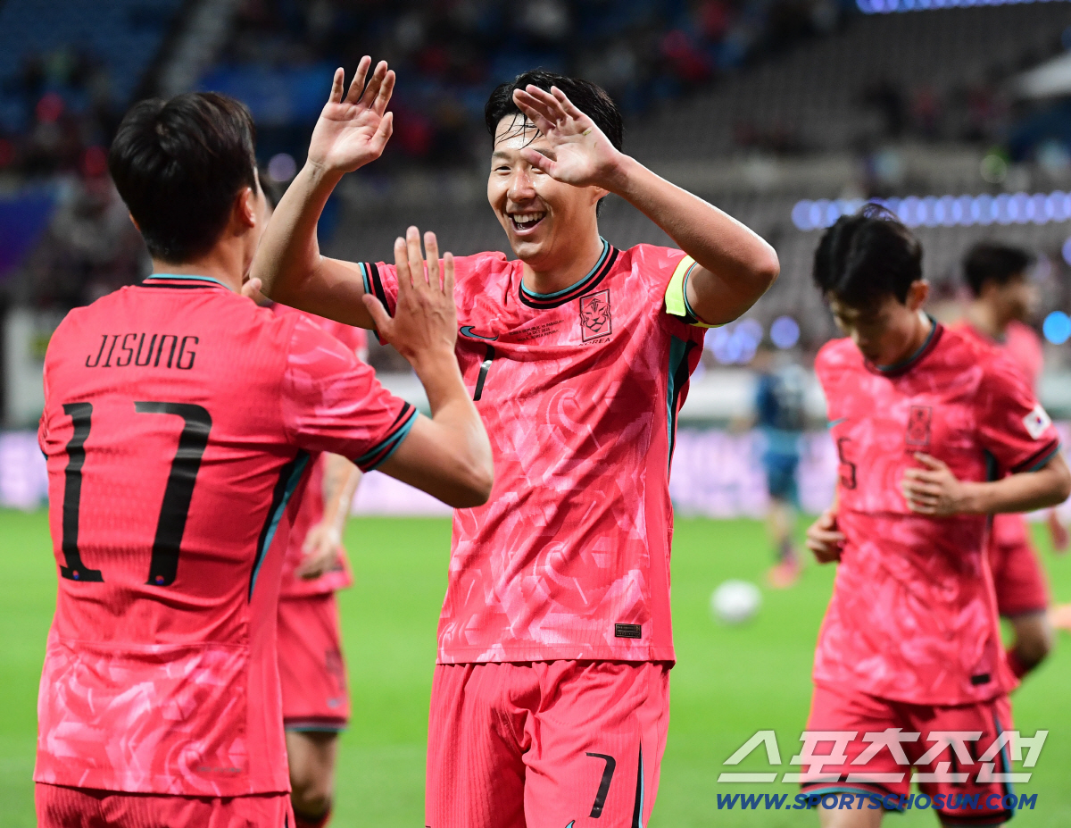 2경기 연속 무득점 아쉽지만...집중 견제에도 활용 방안 보여준 손흥민,…
