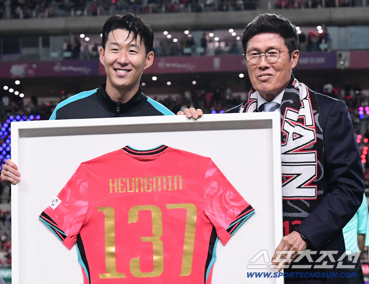 2경기 연속 무득점 아쉽지만...집중 견제에도 활용 방안 보여준 손흥민,…