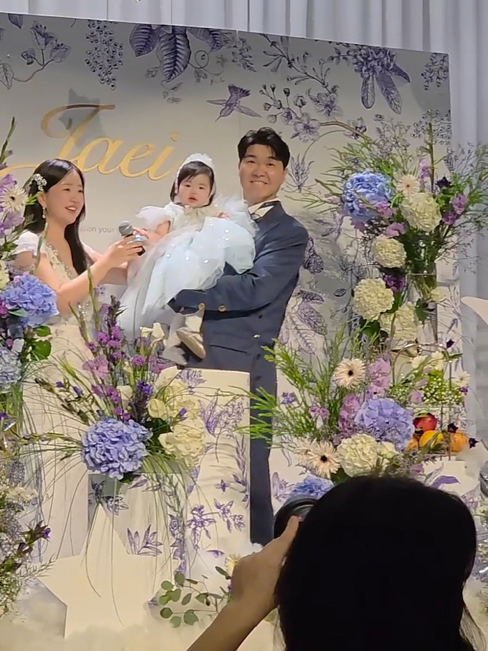 박수홍♥김다예 "어떻게 얻은 딸인데"…애틋한 돌잔치 더 신났다 "이런게 …