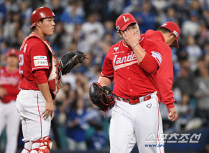 50홈런 타자에게 안일한 체인지업 승부? 왜 벤치 적극 개입 안했나[준PO 승부처]