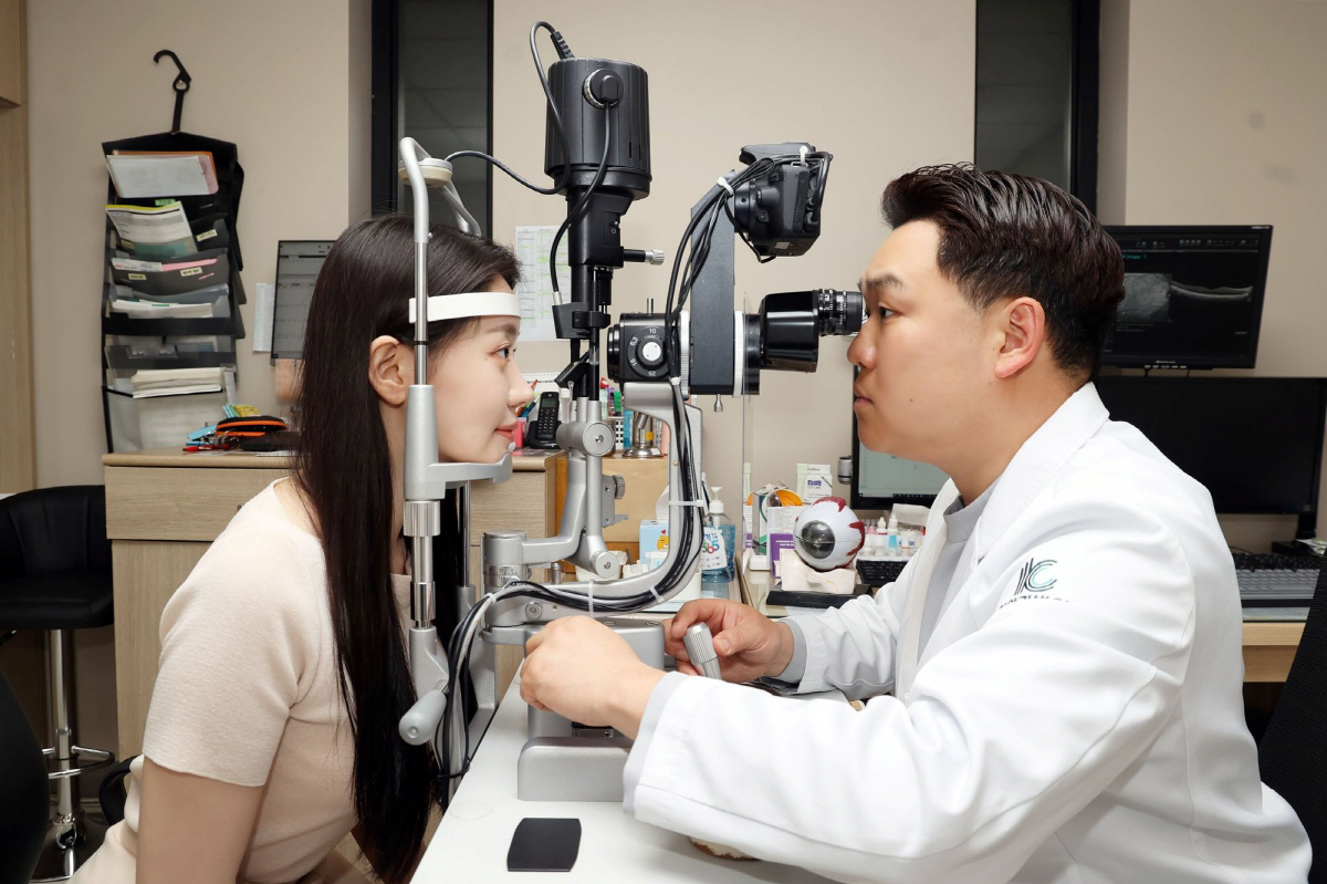 [헬스가이드-안구건조증] 10대 이하 환자 34% 급증…'20-20-20…
