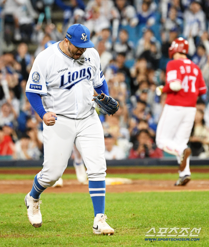 "에러는 있을 수 있는 일" 실책 2루수 격려한 대인배, 김성욱과 운명적 만남→공 2개 순삭, 가을야구 첫승은 한화전에[준PO4]