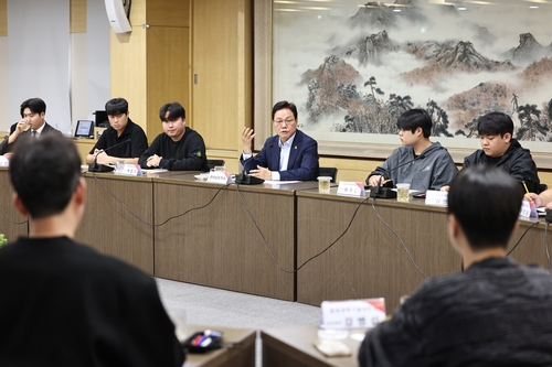 대학생들과 간담회 연 박완수 지사 "지역이 필요한 인재 길러야"
