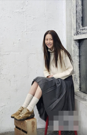 가을 느낌 낭낭한 고현정, 환한 미소 무결점 피부…시간 멈춘 미모 [SCin스타]