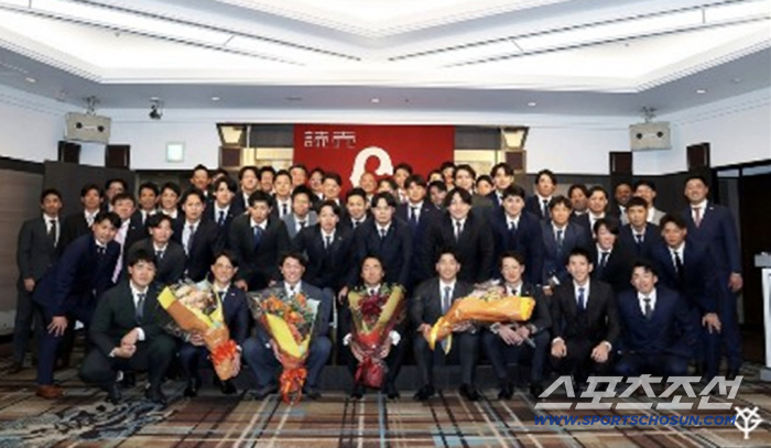 인성 좋으면 사람이 몰린다, '요미우리 바보' 조노 은퇴 기자회견에 선수…