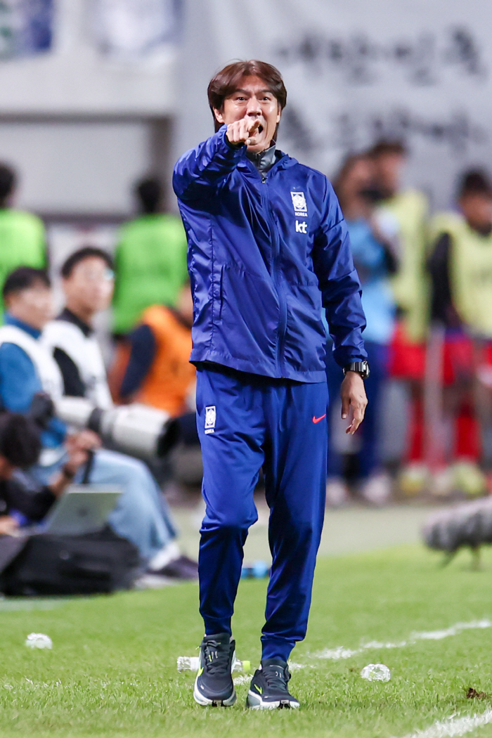 "온갖 '잡음'과 '저주'" 손흥민→이강인→김민재, 흔들림없는 韓 축구 '삼대장'…홈보다 원정, '10승5무2패' 홍명보의 '뚝심'