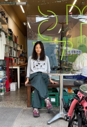 사업가 된 이효리, 요가원 열고 티셔츠 판매까지..