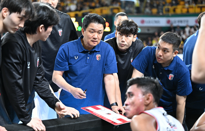 [현장인터뷰] 정관장 유도훈 감독 "양준석보다 유기상의 3점포 제어가 중요했다" 그 이유는?