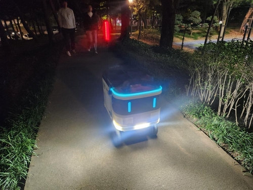재활용 수거도 순찰도 척척…서울 강서구 자율주행로봇 첫선