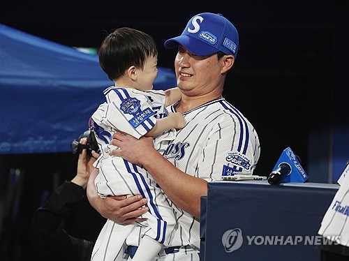 '간식 응원' 오승환 "김재윤이 제 모습 찾았다…PO도 응원"